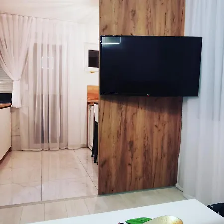 Nia * Teslić